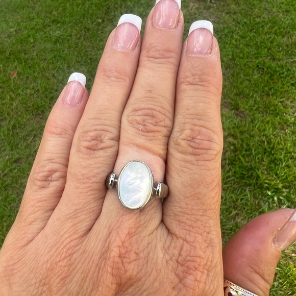 None Jewelry - Vintage Sterling Silver Mother of Pearl & Black Onyx Flip Ring